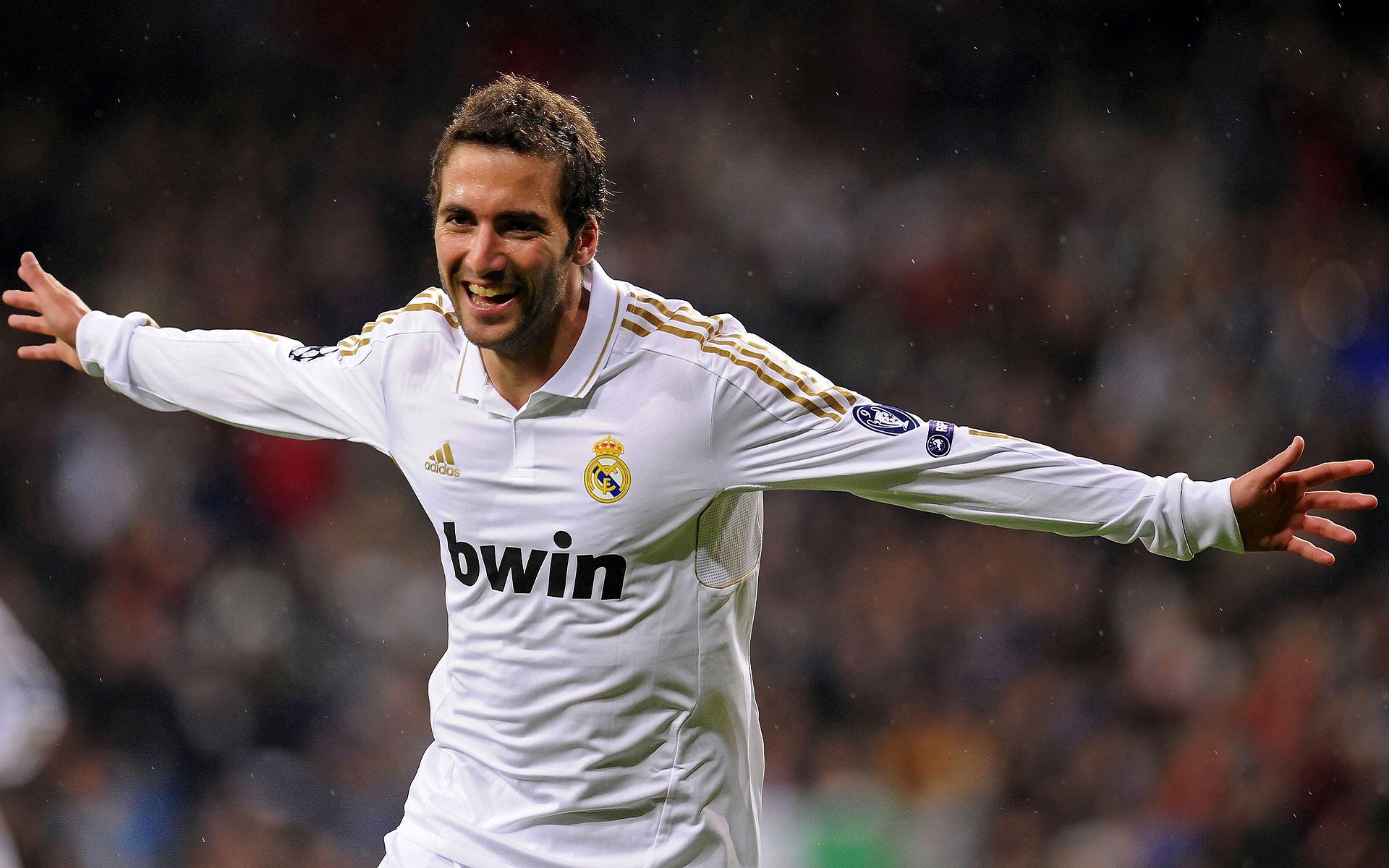 开yun官网-本菲卡中场新星表现出色，引发关注，本菲卡比赛视频